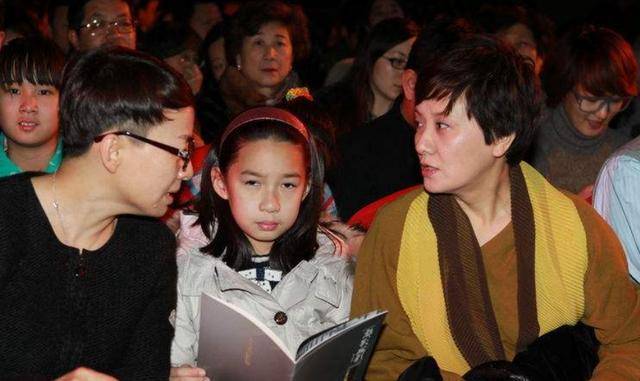 张国立邓婕二婚被要求30年不要孩子如今63岁有了女儿