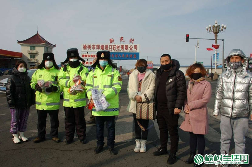 爱心企业捐赠物资助抗疫,曙光社区感恩致谢送锦旗