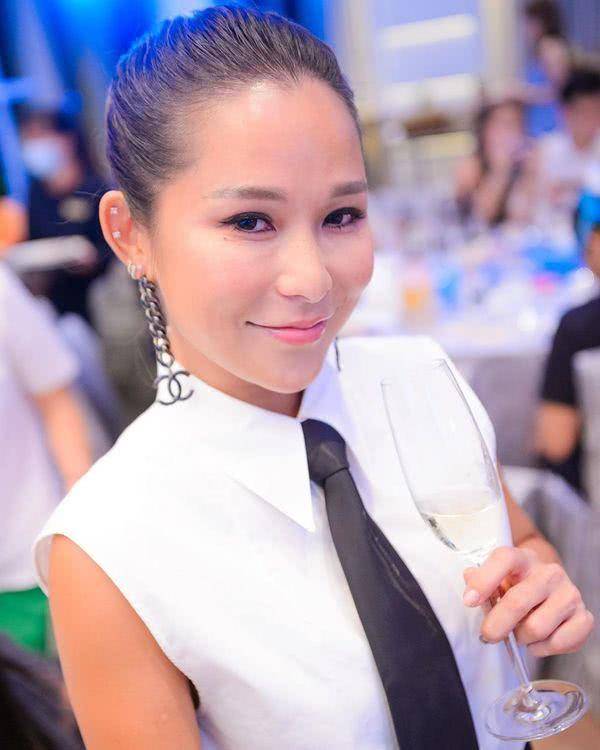 原创正室教科书周焯华与女儿同天庆生老婆隐忍5年终坐稳正宫之位