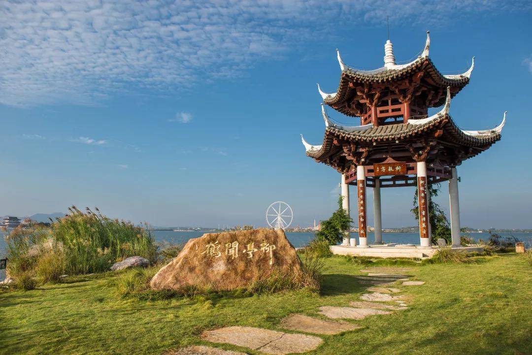 初夏漫步游柳叶湖,醉清风,美时光_爱情