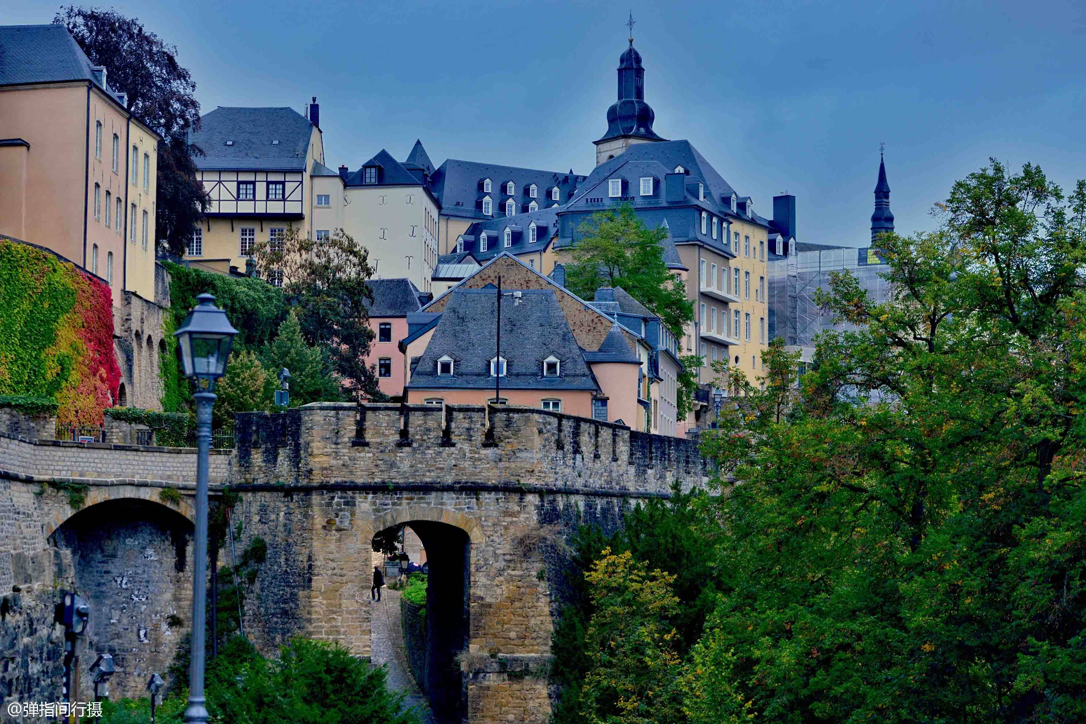 这里就是卢森堡(luxemburg),其国土面积只有2000平方公里,仅相当于