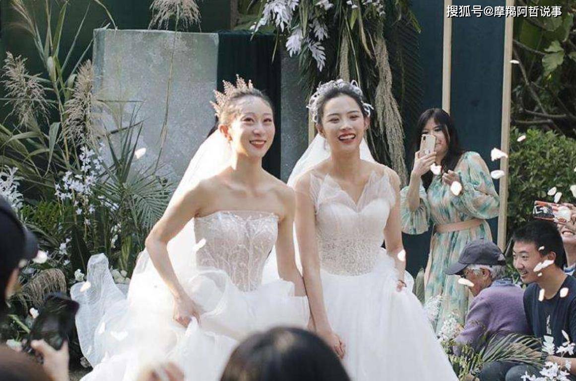 丽萍徒弟水月结婚,"同性婚姻"获双方父亲祝福,俩人现场甜蜜拥吻_婚礼