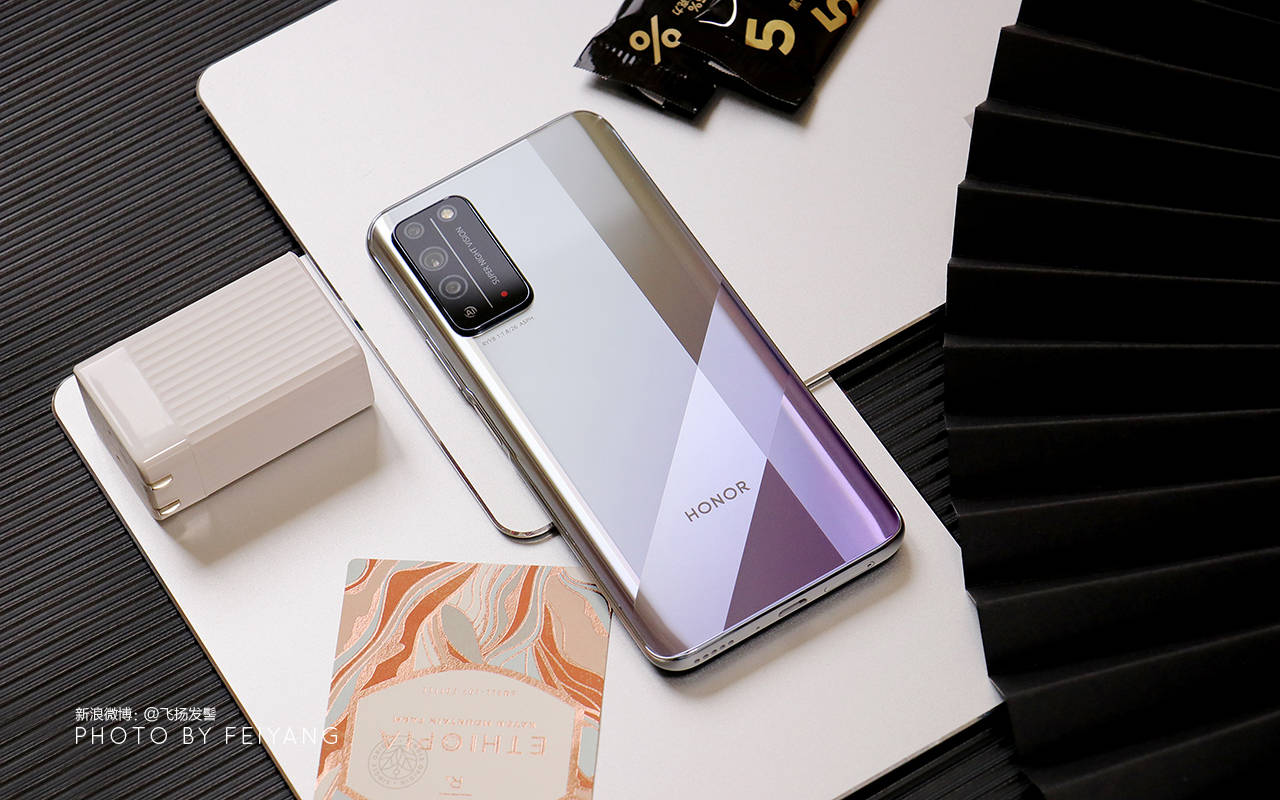 麒麟820配90hz屏超时空菱影纹的荣耀x10光速银版实拍图赏