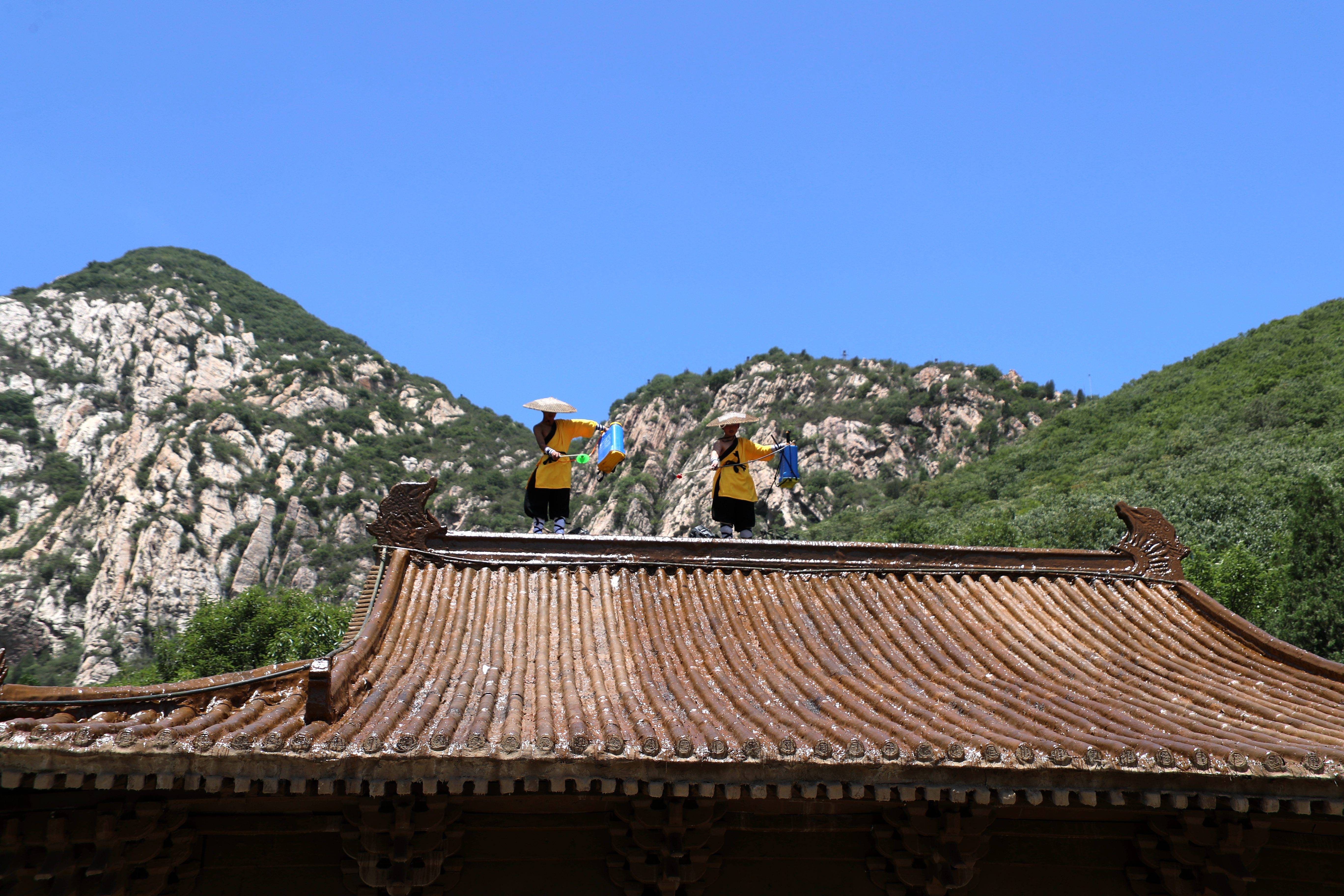 1/ 12 6月3日,少林寺所在地河南登封,嵩山的少室山復工在即的禪宗少林