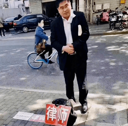 律师……不如来地摊呼吸一点野生的空气程序员,写代码写到秃头?