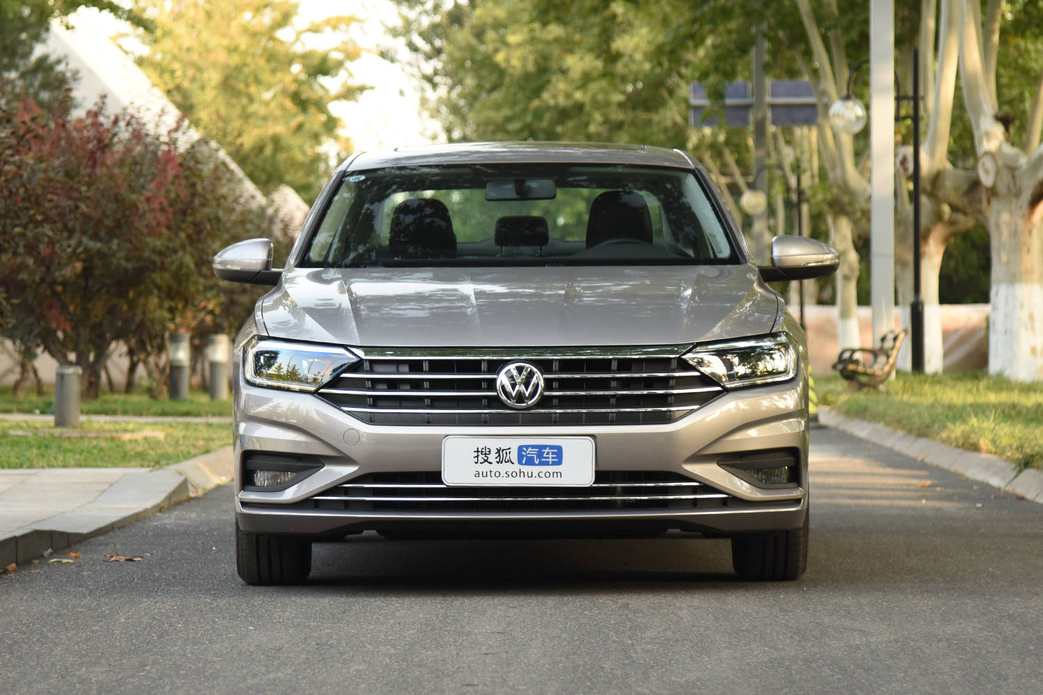 大众速腾1.4t豪华型现金优惠3万元,优惠后落地价16.87万元