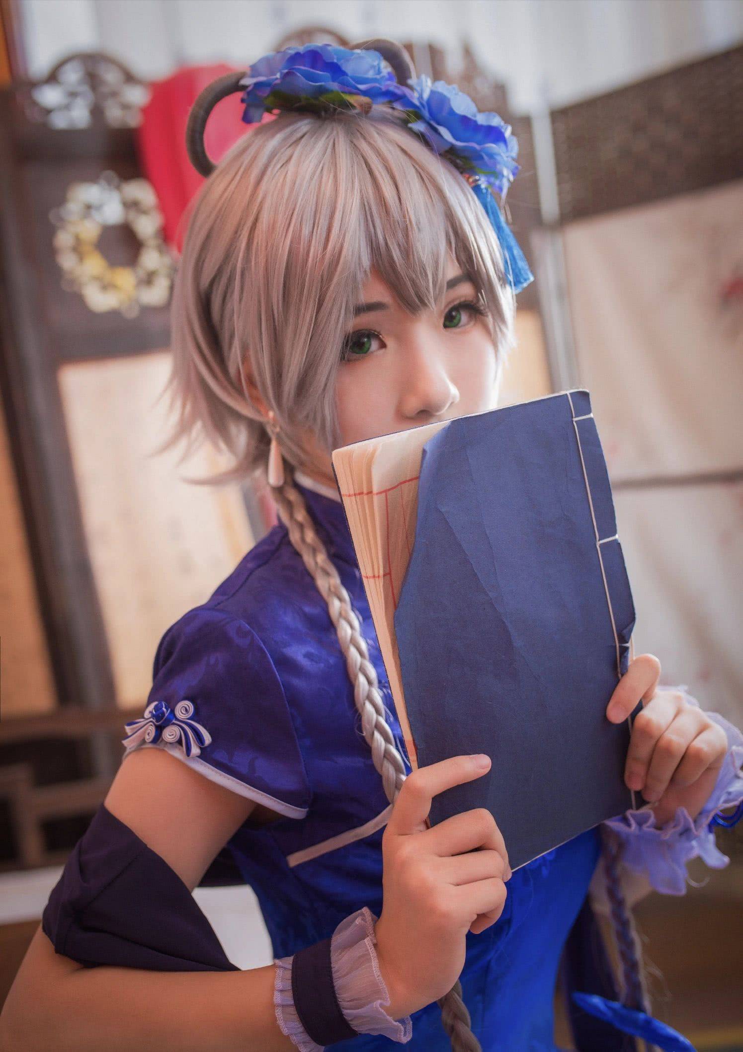 cos:旗袍洛天依,一颦一笑充满妩媚.