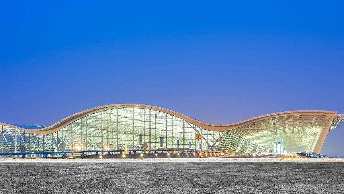 未来的上海东站,又将成为对外展示形象的一座大门.