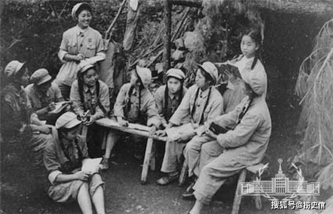 抗美援朝时期,有许多中华女儿踊跃参军,他们像男兵一样,跨过鸭绿江