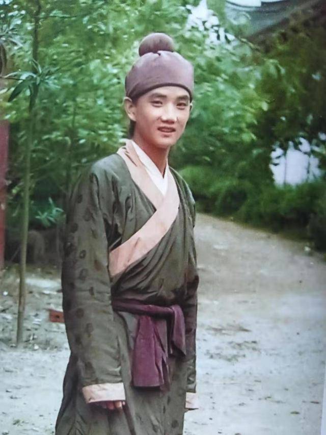 红楼梦:茗烟帮宝玉打架,为何被李贵呵斥?原因就在这11个字里_金荣