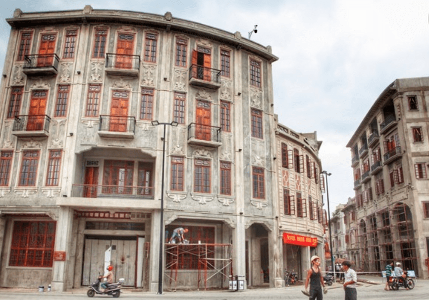 诉说着这里曾经的辉煌百货大楼,永平酒楼,汕头邮政总局大楼,老妈宫等