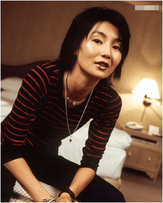 张曼玉黑白礼服裙美得太惊艳,梁朝伟各路风格都能完美驾驭