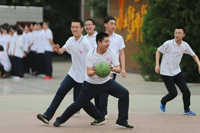 不負韶華衡水二中高一高二學生順利進入校園模式