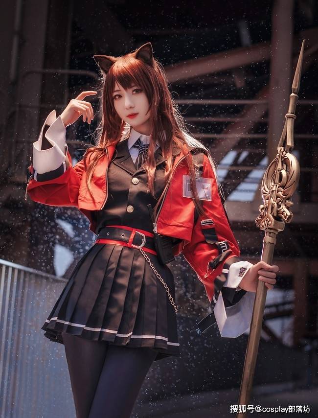 cos:明日方舟,手持武器的天火小姐姐很美.