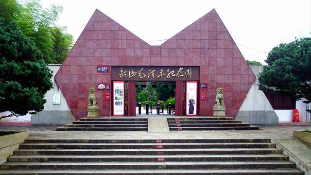 湘潭韶山旅游是许多中老年人的首选之地,圣地诚迎天下游客