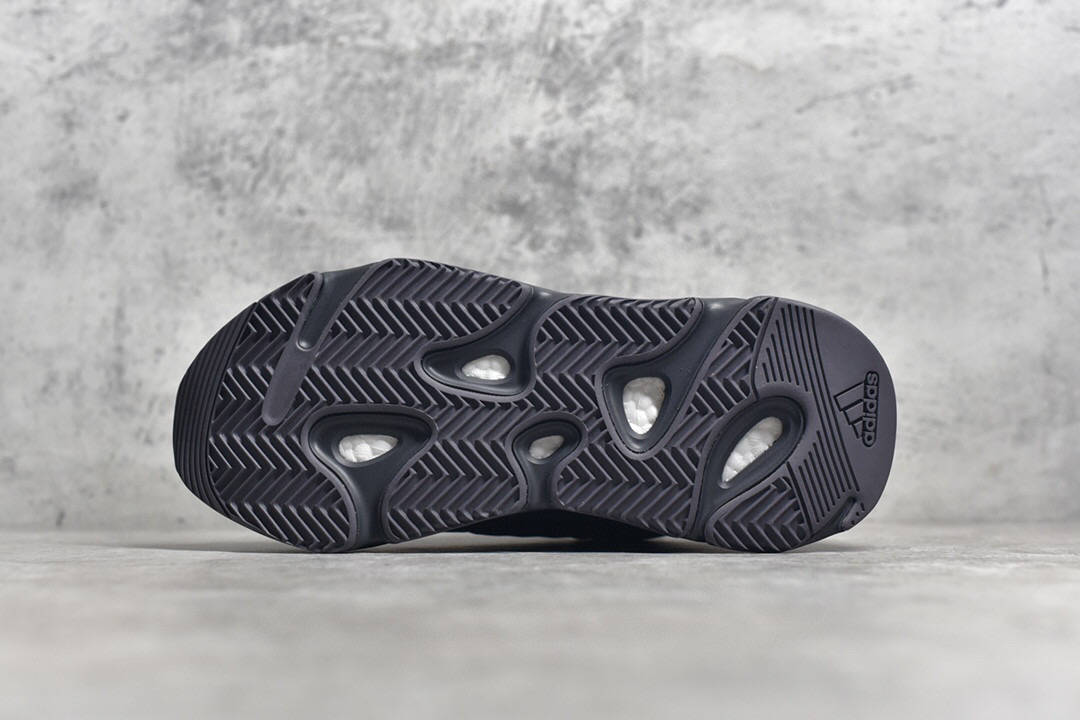 阿迪达斯黑魂 adidas yeezy 700 mnvn 黑武士反光椰子老爹鞋