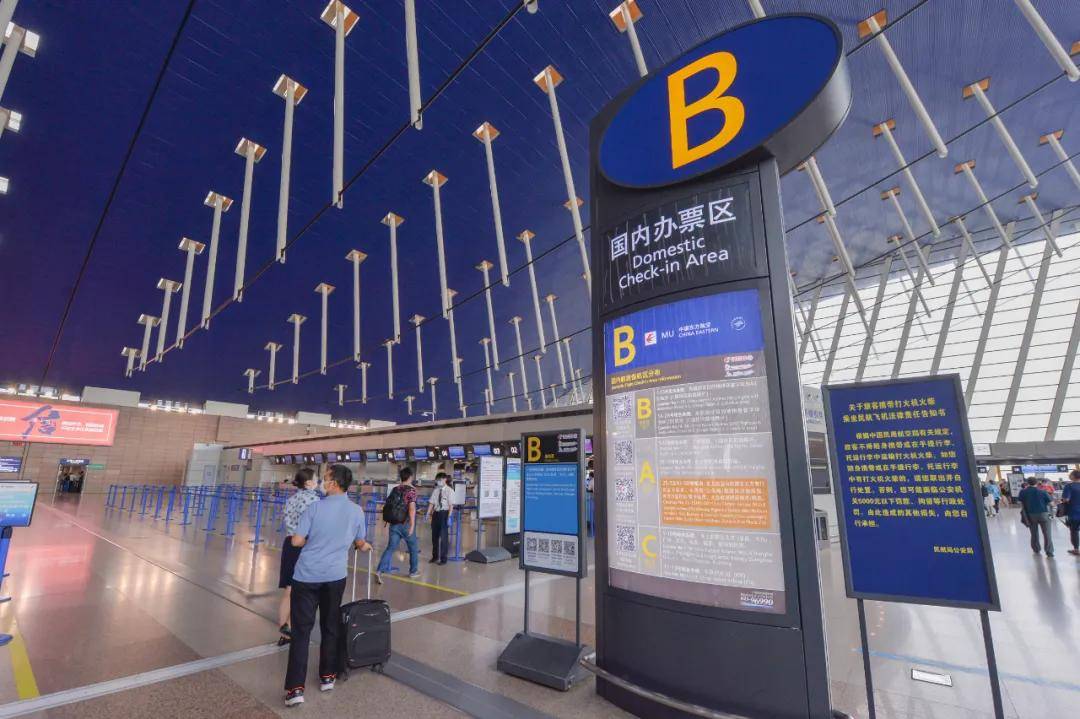 最近,东航对 浦东机场t1航站楼国内值机区域进行了全面的布局调整