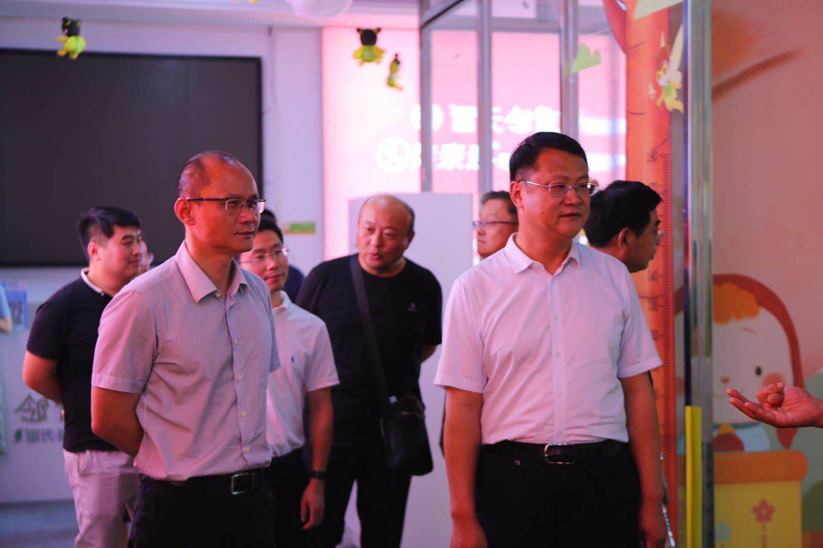 徐州市商务局副局长季华等领导考察雷氏普爱母婴家政产业园区