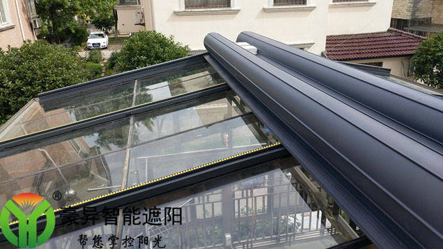 产品浅谈金属铝合金外遮阳电动卷帘在玻璃阳光房上的应用
