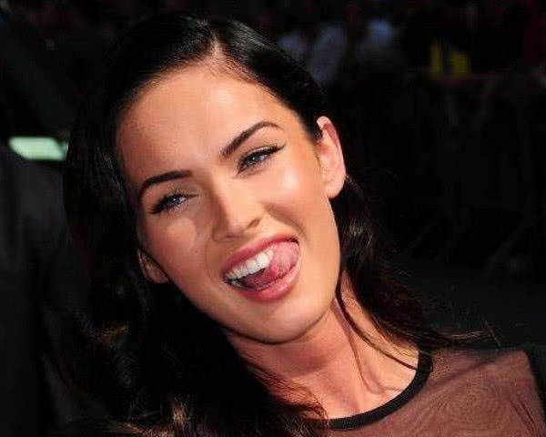 原创一笑就出丑的女明星:美国有福克斯,英国有沃特森,中国有她!