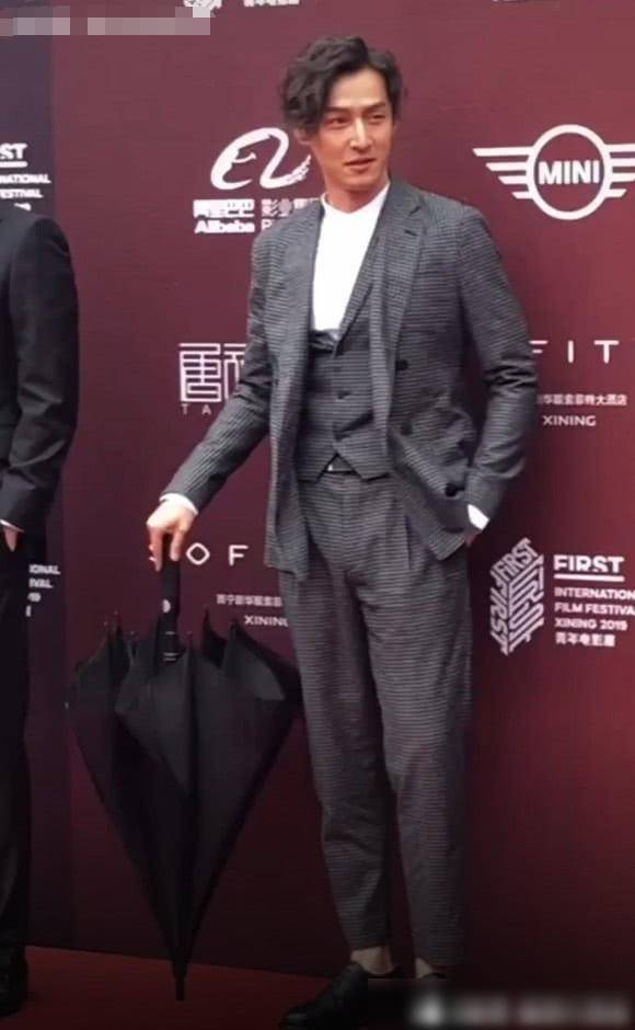 胡歌,鹿晗同款锡纸烫,一个刚劲帅,柔性美!