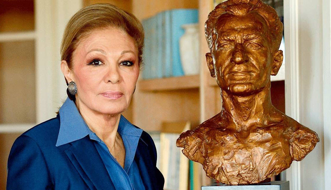 原创伊朗版的灰姑娘婚后坐拥万千珠宝拥有甜蜜爱情晚年却落魄潦倒