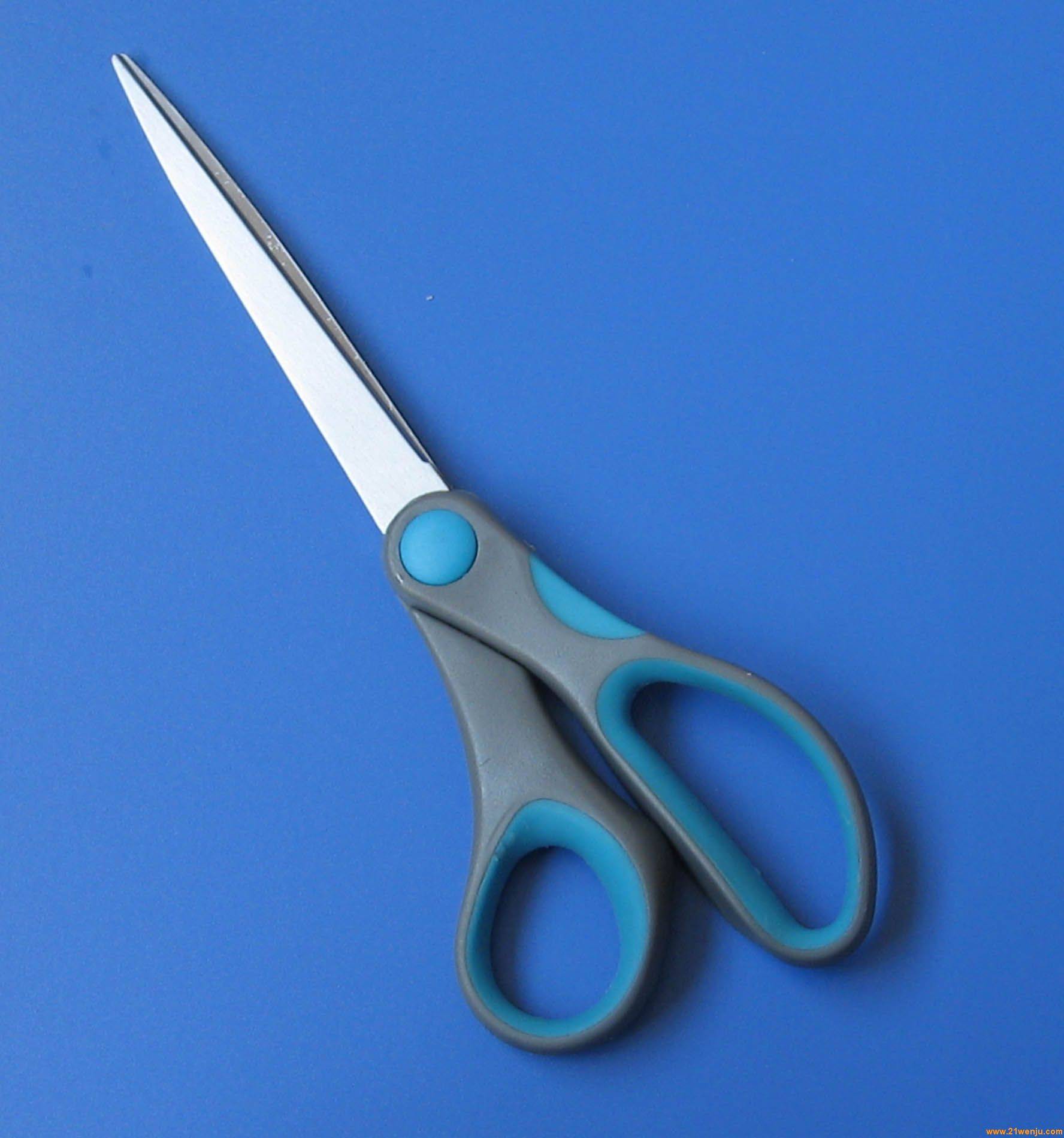 在古时候,剪刀也是最常用的辟邪物件,因为剪刀具有阳刚之气,可以抵挡