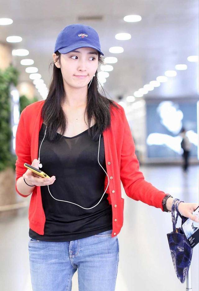 王紫璇素颜也太好看了针织衫搭牛仔裤简约大方大长腿太抢镜了