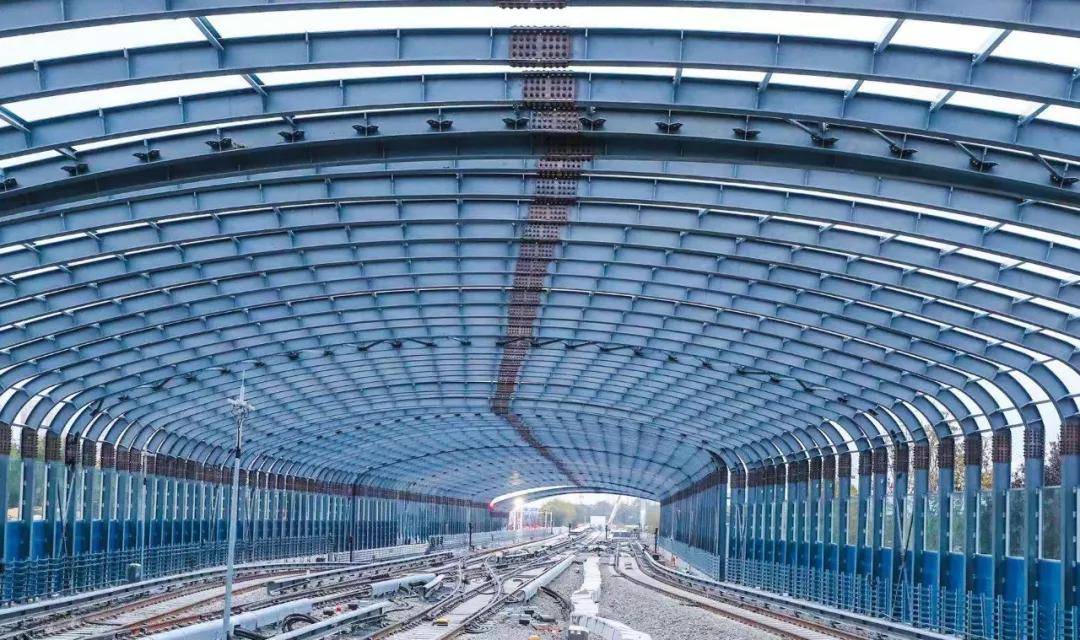 能力,并共用古城车辆段,四惠车辆段,土桥车辆段完成列车的停放和检修