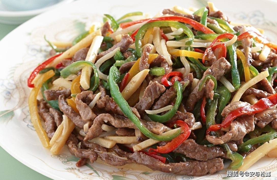 原创彩椒炒牛肉鲜香嫩滑营养丰富色香味俱全的家常菜老少皆宜