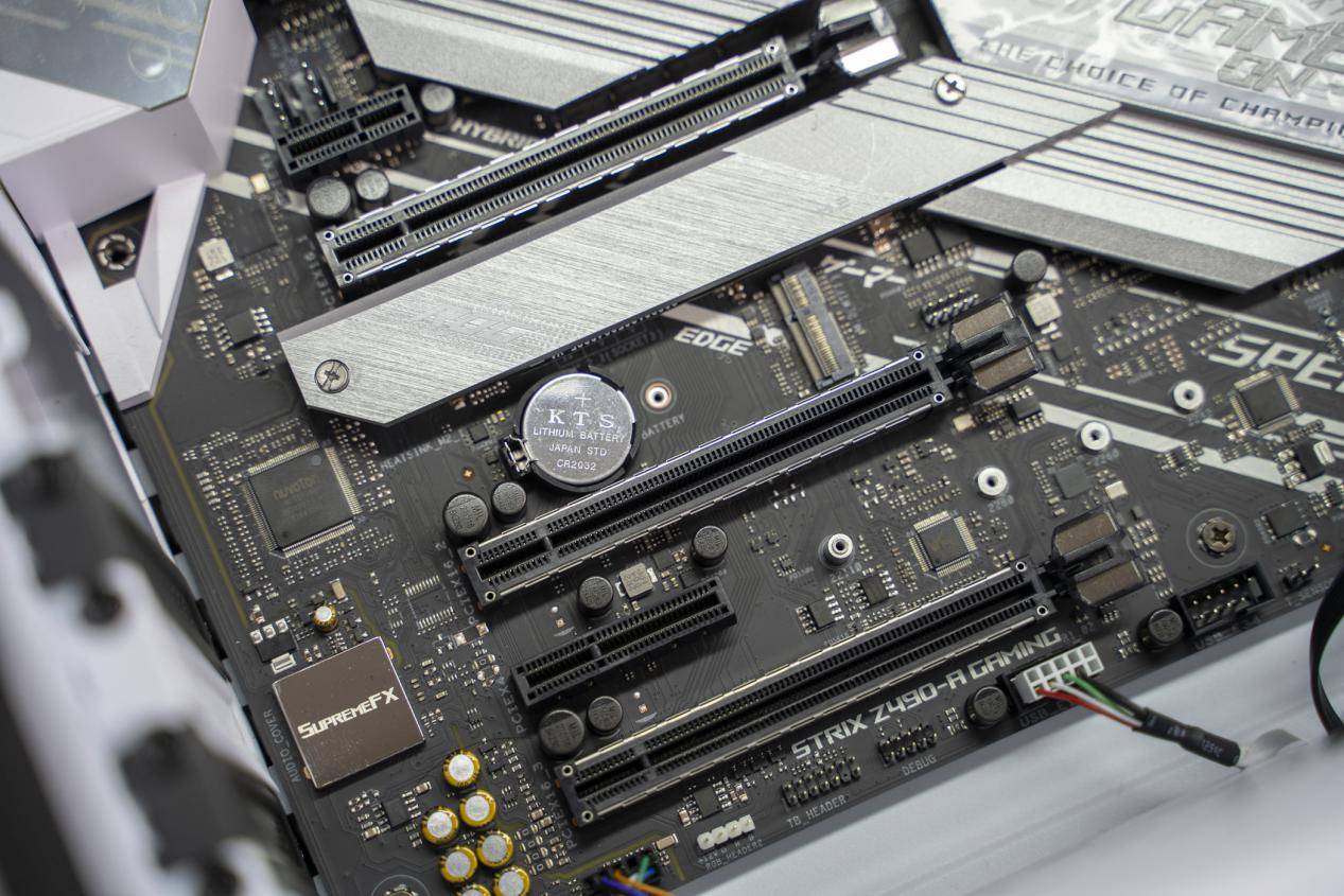 没人能拒绝白色诱惑,华硕rog z490吹雪主板装机