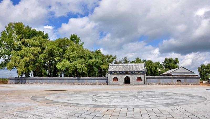 渤海国上京龙泉府遗址位于黑龙江省宁安市渤海镇境内,1961年被国务院