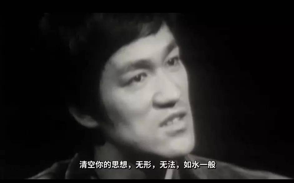 他告诉我们要"像水一样",自己化作了"桥"_李小龙