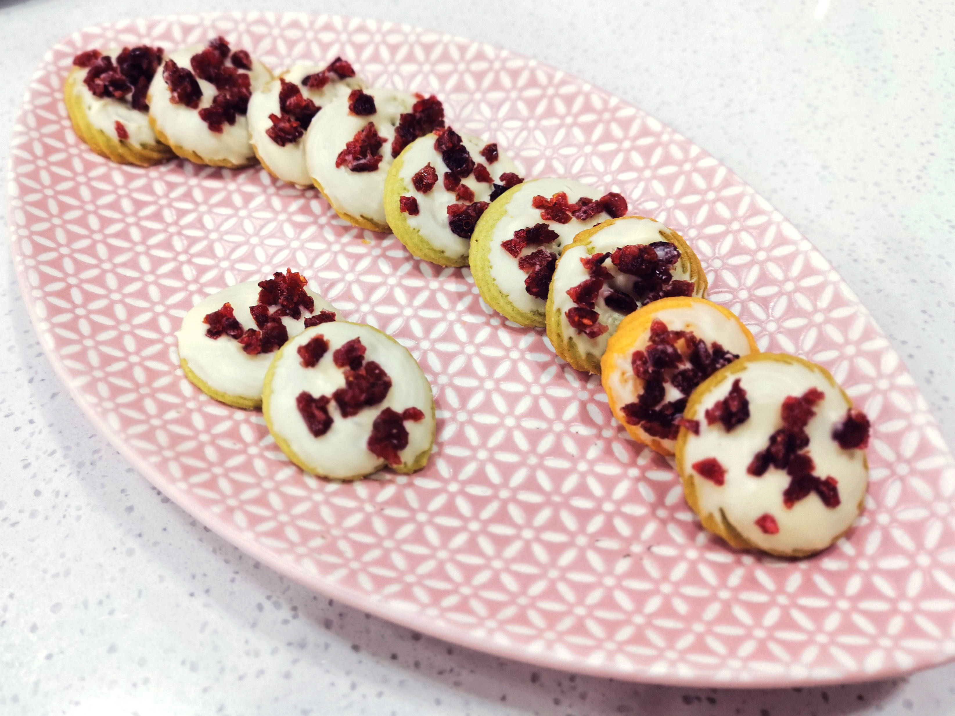 一次场简单而温馨的毕业甜品茶话会._纸杯蛋糕