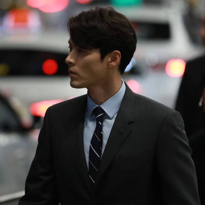 高挺鼻梁&微翘睫毛,穿白t清爽男友,百想台下是禁欲商界菁英