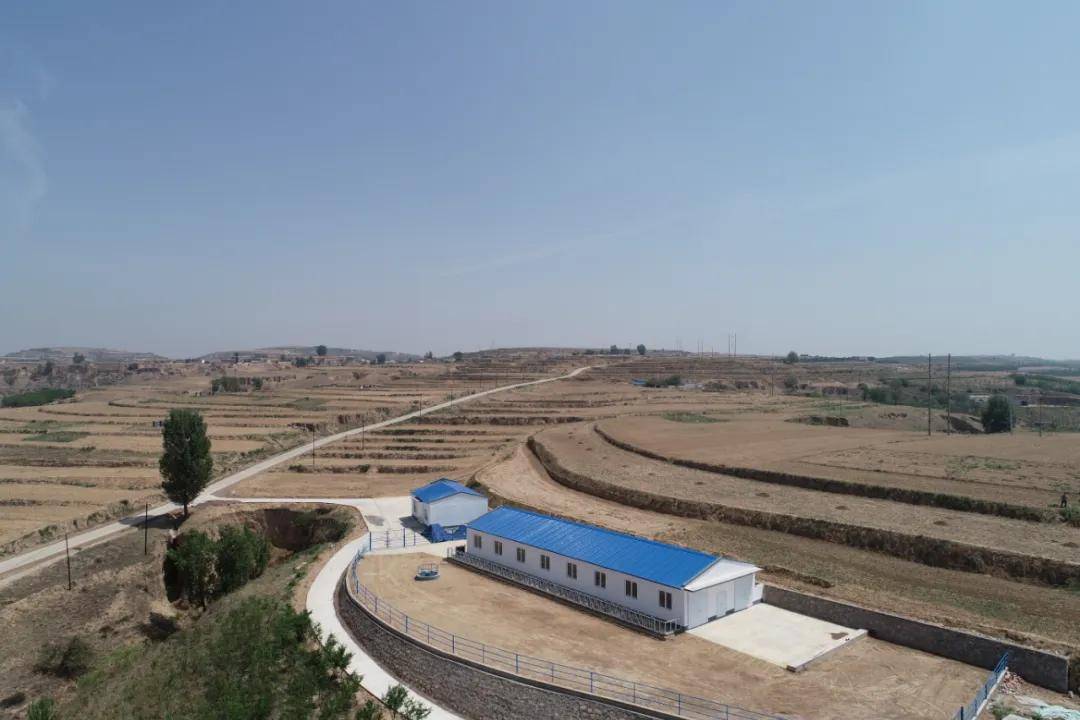 大圐圙梁村上下同心破枷锁四方八面绘新景