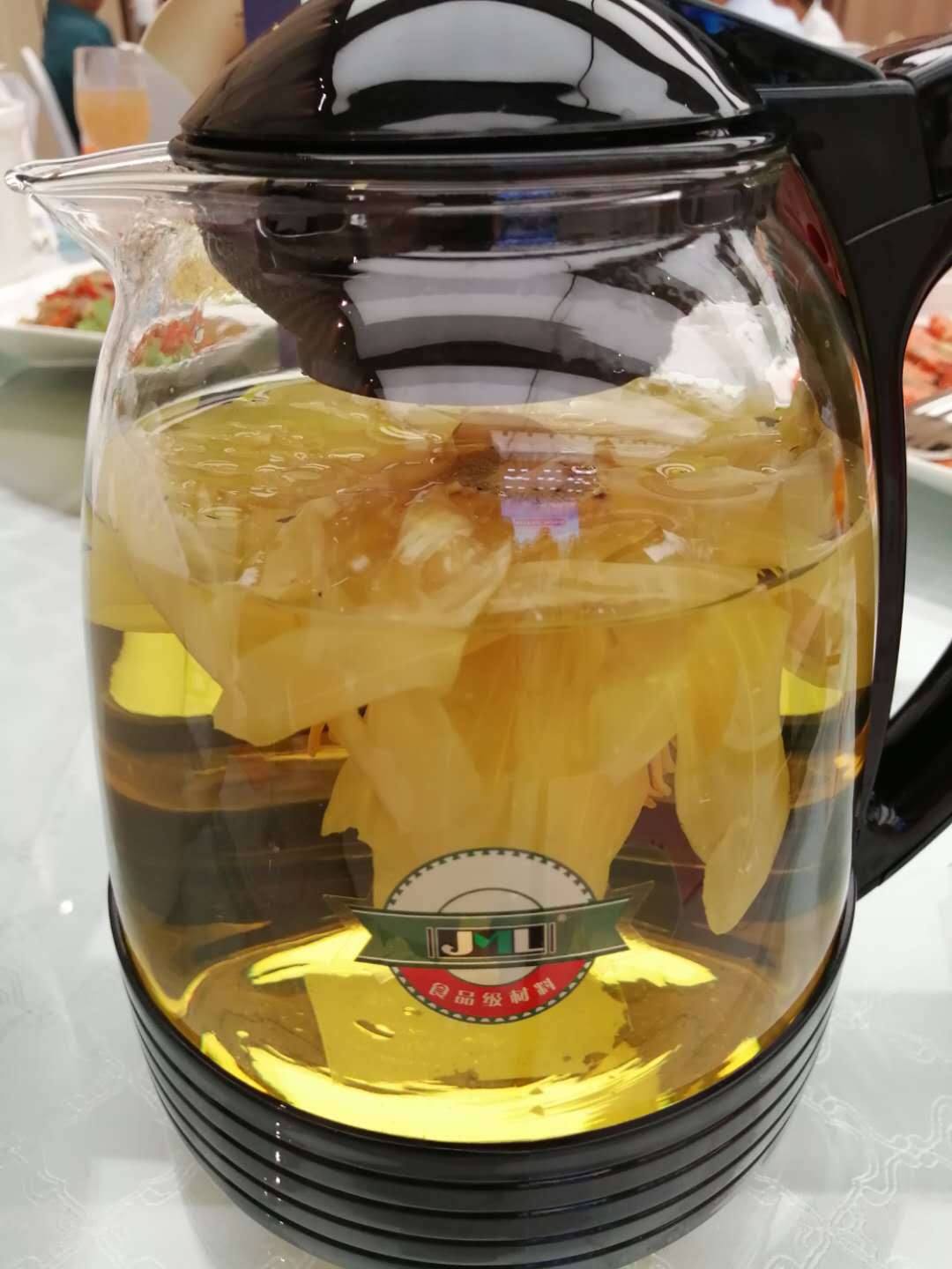 贵港市的覃塘香水莲茶泡开一大朵,有特别的香味,好喝又营养