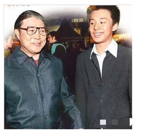 叶倩文超仗义,昔日陪朱玲玲出席活动,站罗康瑞霍启仁中间显大气