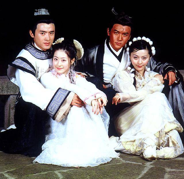 《少年包青天2》不知是何原因,包拯的扮演者换成了陆毅,第二部延续前
