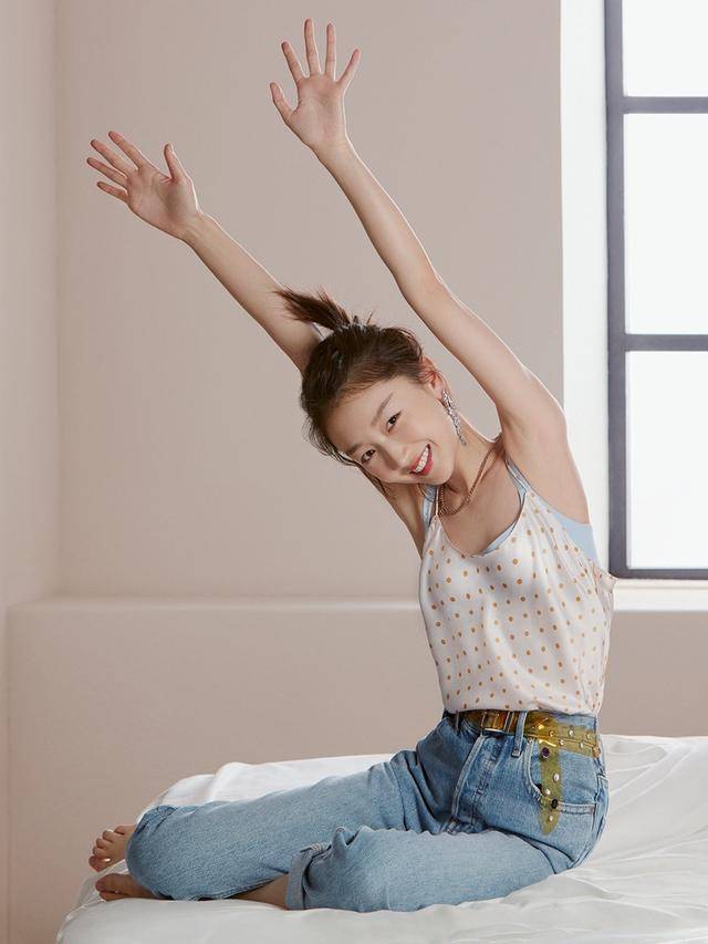 杨幂周冬雨代言维密惹争议票选最性感平胸女星更接地气