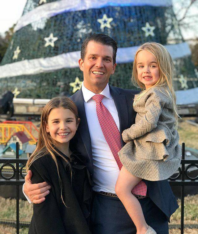 原创特朗普42岁大儿子为女儿庆生蓝眼睛像天使爷爷基因太强大了