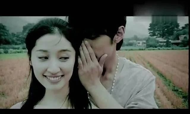 了,然后周杰伦就跟剧组请假,带着千绘在日本群马县完成了七里香的拍摄