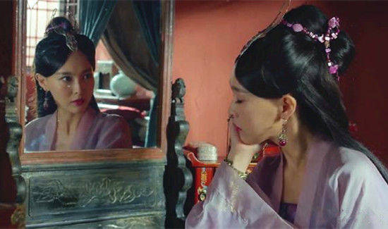 8位古装美人照镜子,热巴一言难尽,张钧甯显得太木讷