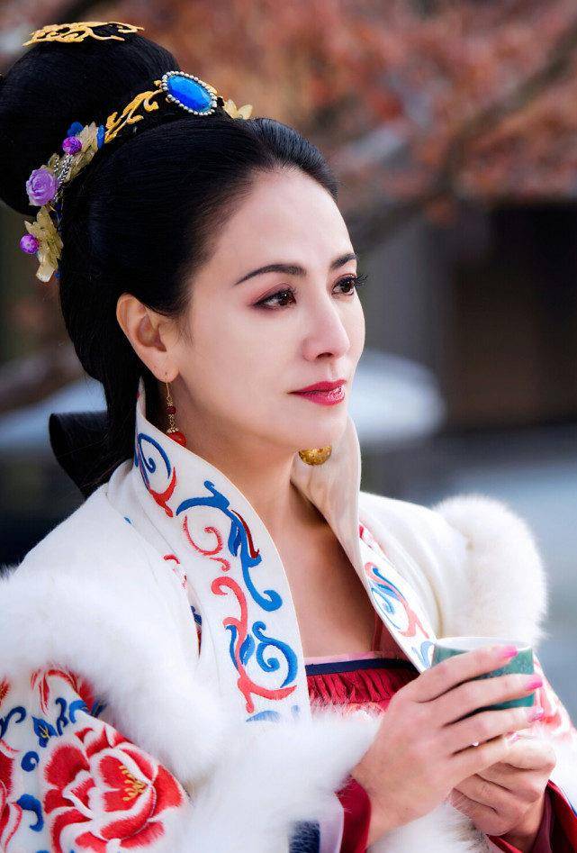 小昭田丽二度离婚后退圈卖房隐居53岁在海边当管理员捡垃圾