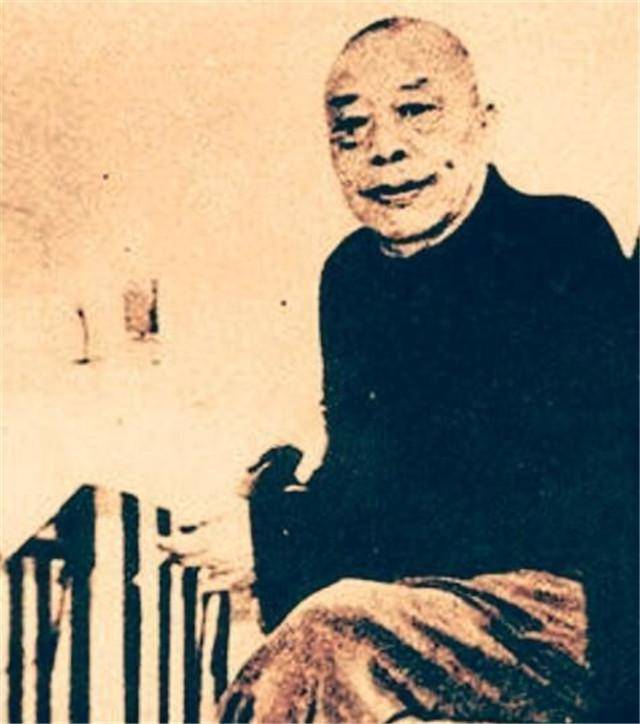 原创青帮大佬黄金荣,晚年为何在"上海大世界"门口扫大街?