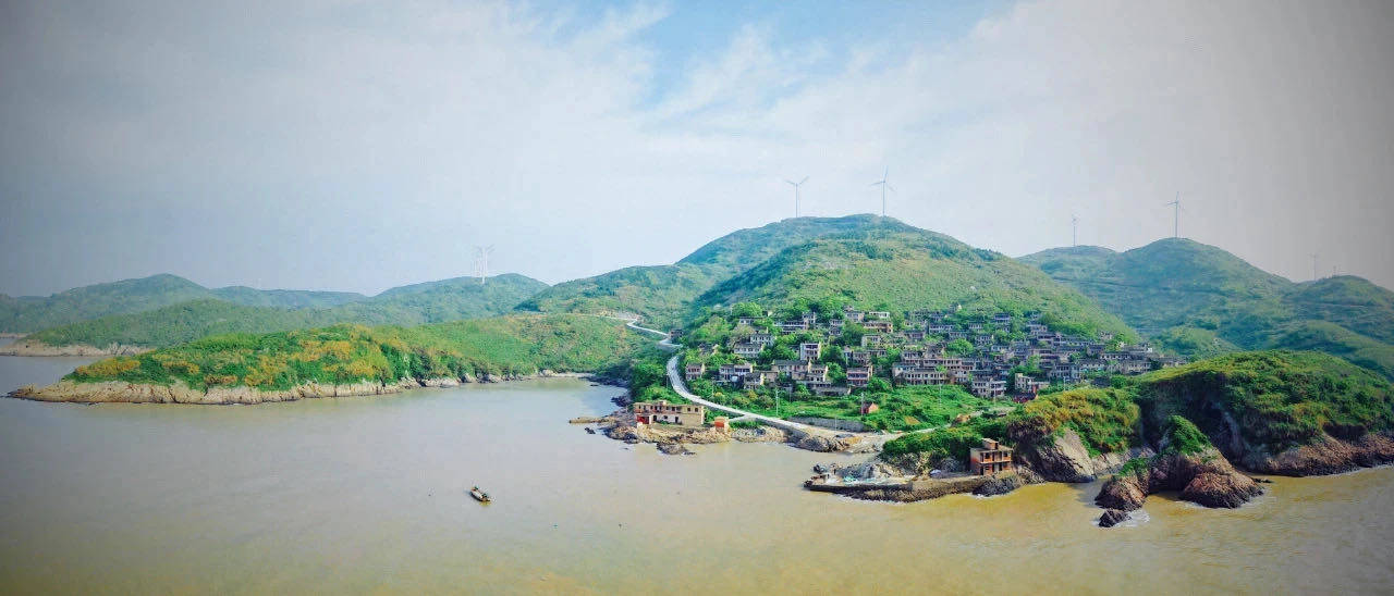 檀头山岛是座落于象山石浦东面海上的小岛.