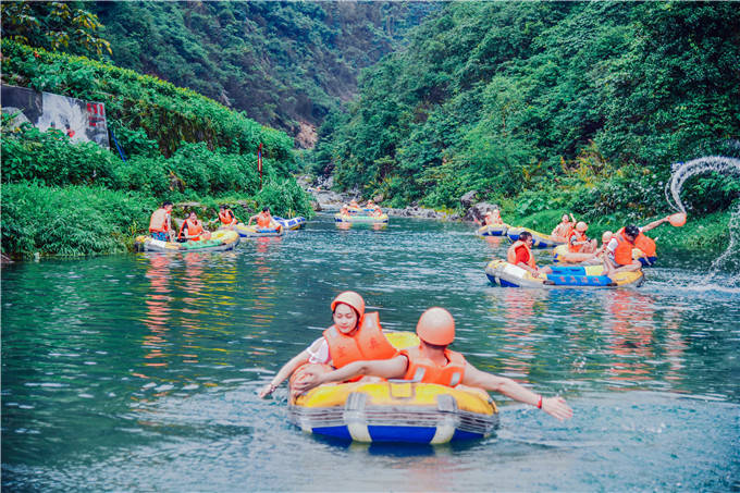 不要以为广东没有青山绿水了清远玄真漂流水质堪比九寨沟