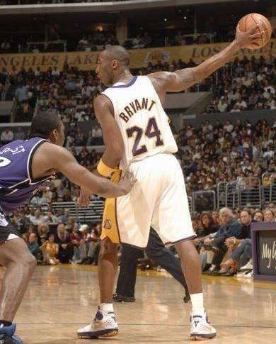 原创nba球星单手抓球:詹姆斯b级,乔丹s级,唯独他sss级