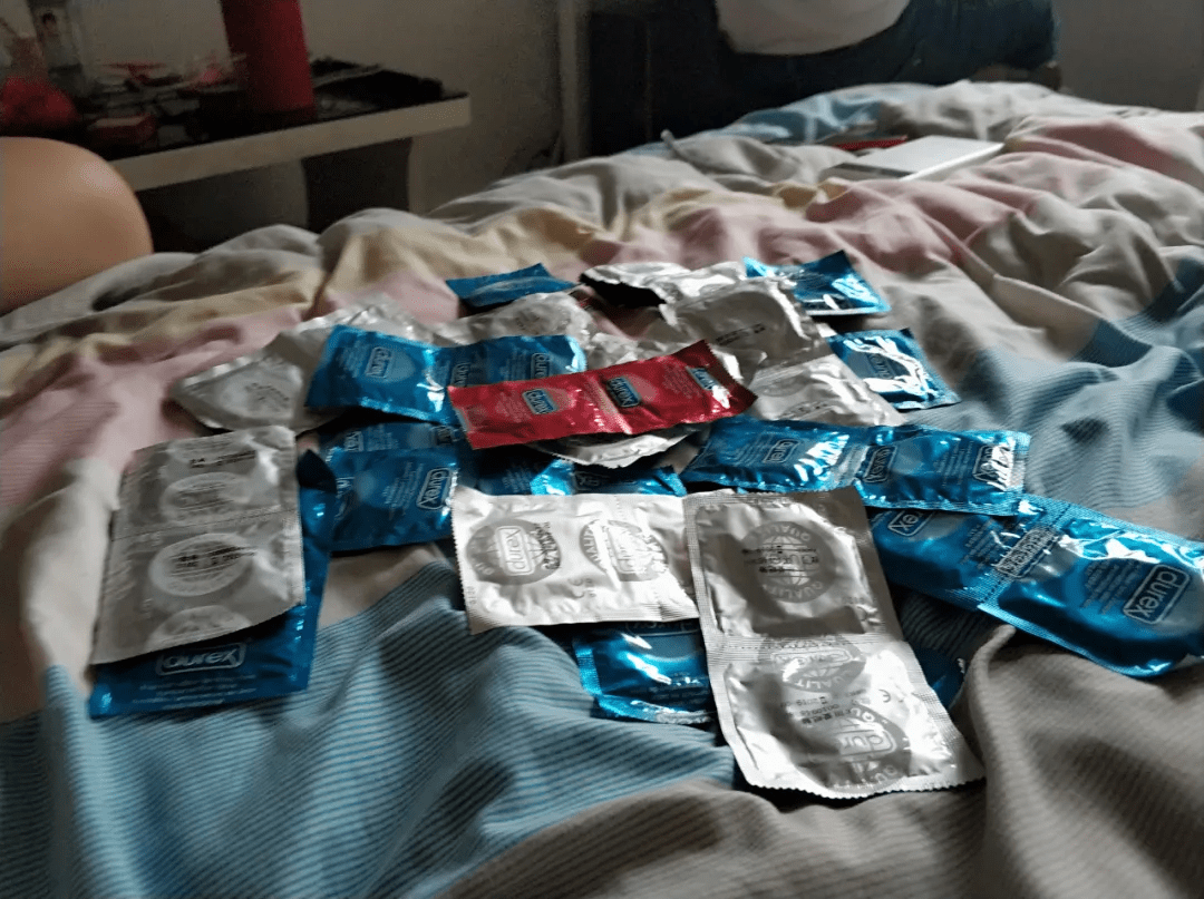 但未发生性关系即被公安机关查获,现场查获涉案工具避孕套7