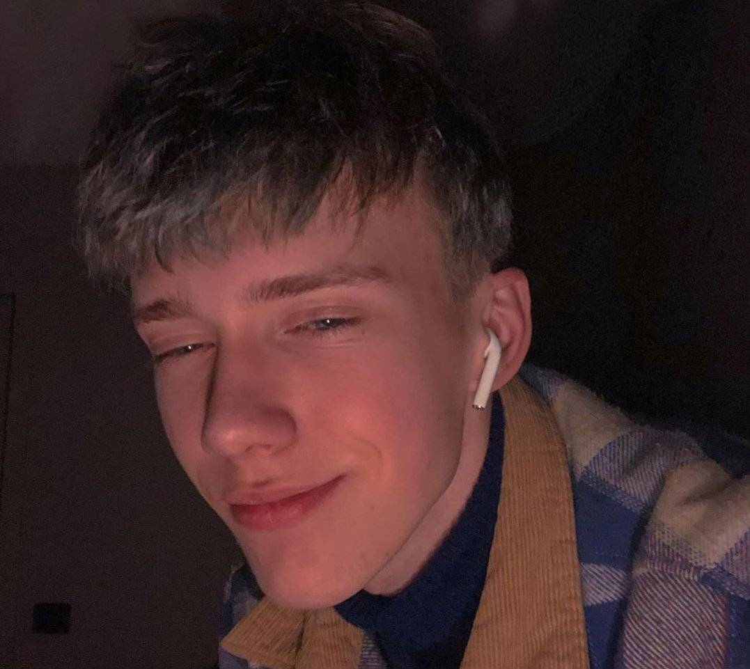 欧美男头像|那天车窗起雾 我写了你的名字 后来雾散了 名字也没了